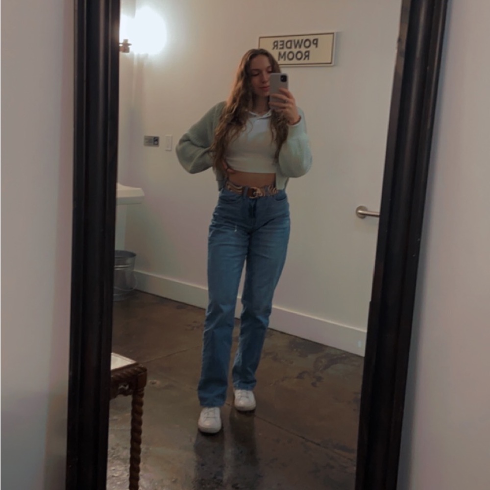 Meet your Posher, Alyssa